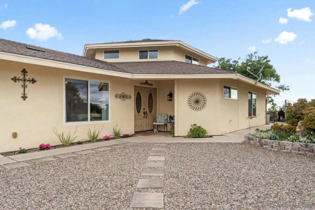 28149 Orange Terrace, Valley Center, California 92082 home-pic-4