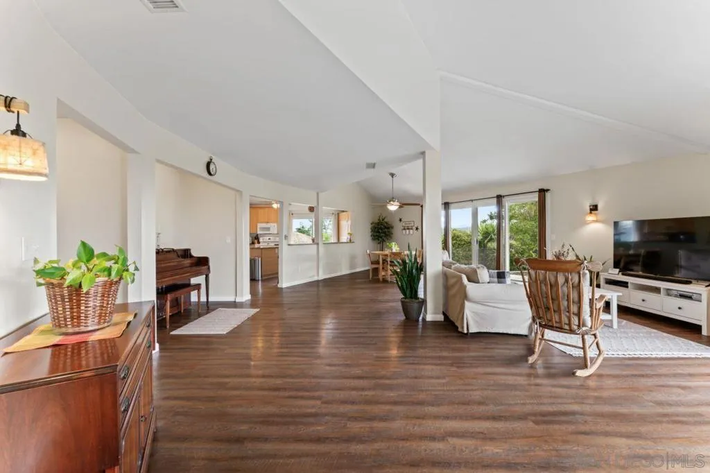 28149 Orange Terrace, Valley Center, California 92082 home-pic-7