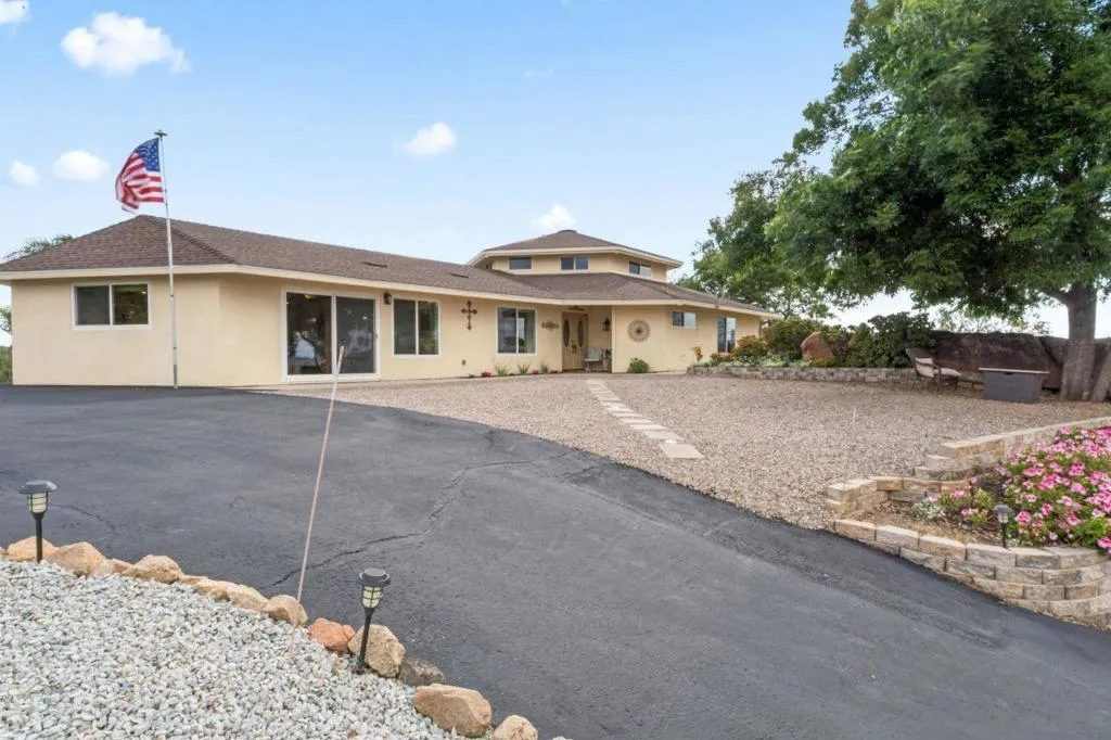 28149 Orange Terrace, Valley Center, California 92082 home-pic-3