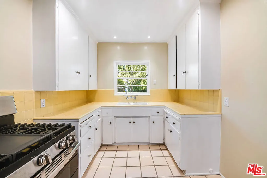 10435 Whipple Street, North Hollywood, California 91602 home-pic-9