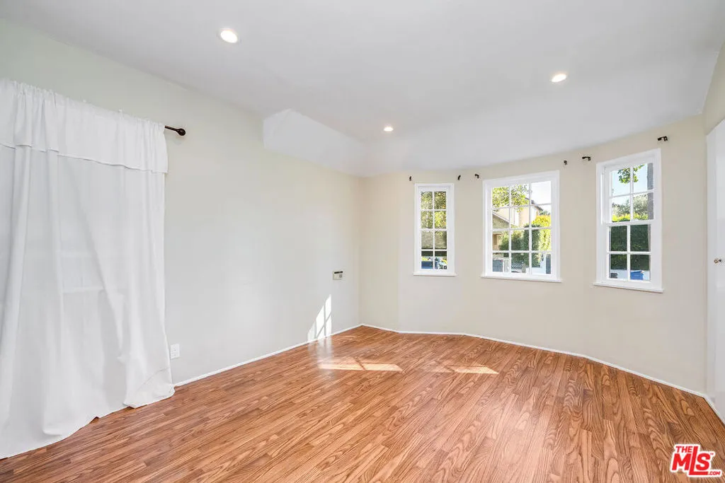 10435 Whipple Street, North Hollywood, California 91602 home-pic-14