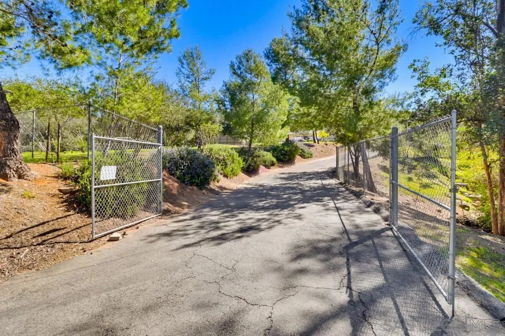 359 Galloway Valley Rd, Alpine, California 91901 home-pic-2