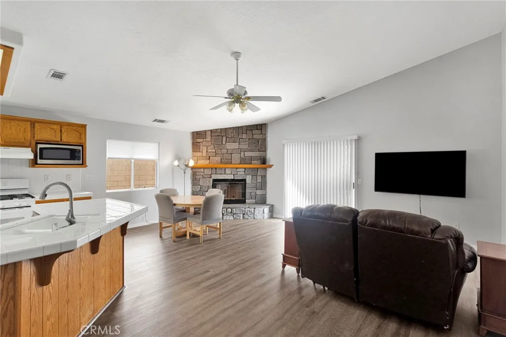 13900 Spring Valley Parkway, Victorville, California 92395 home-pic-14