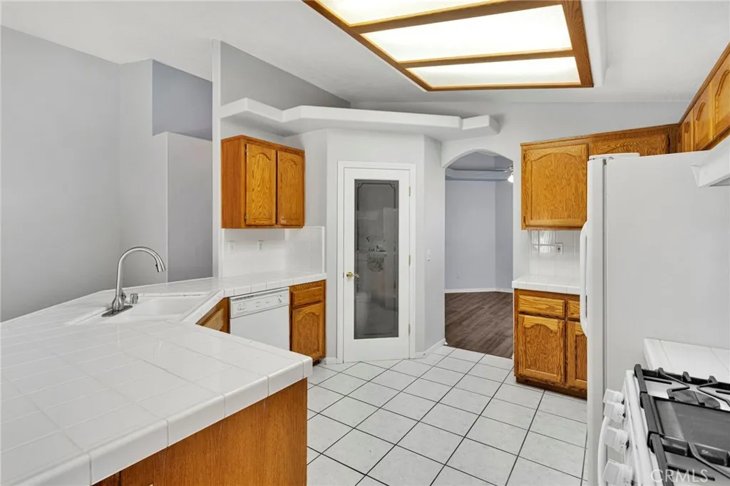 13900 Spring Valley Parkway, Victorville, California 92395 home-pic-9
