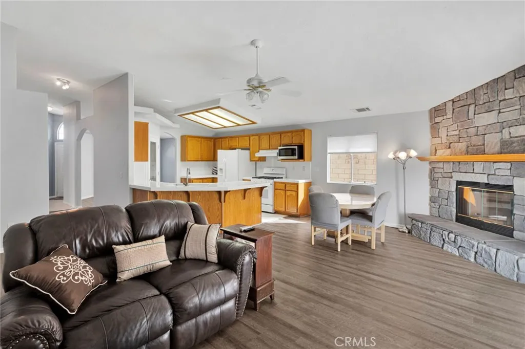 13900 Spring Valley Parkway, Victorville, California 92395 home-pic-11