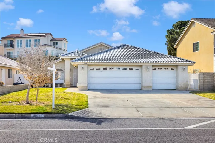 Beautiful curb appeal!