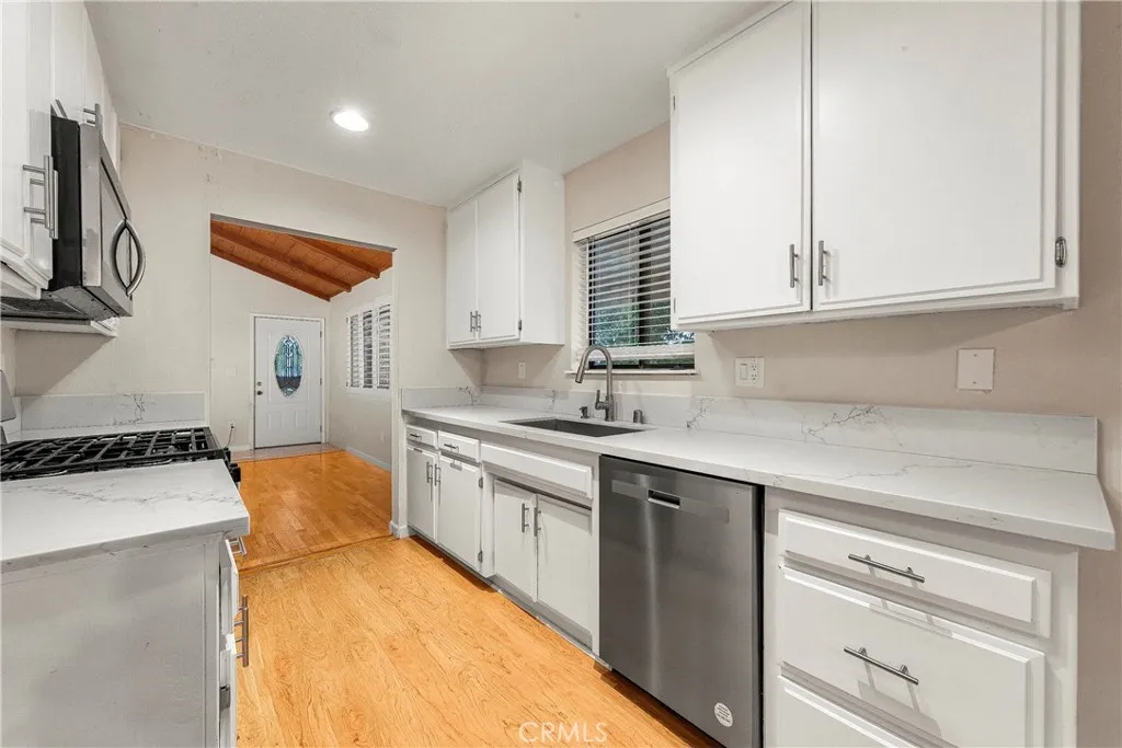 14520 Hardtree, Lake Hughes, California 93532 home-pic-11