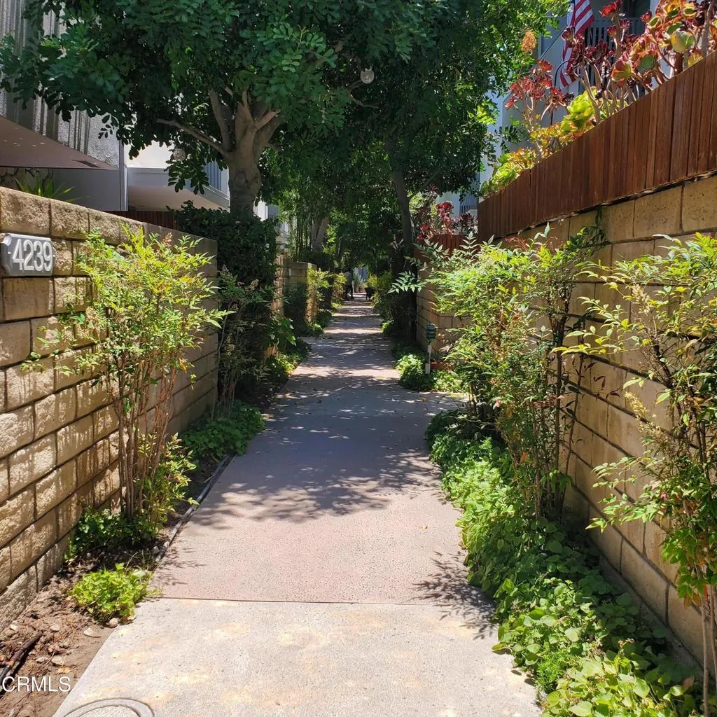 4231 Sarah Street, Burbank, California 91505 home-pic-2