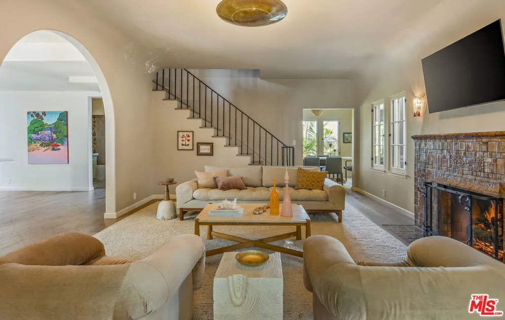 1982 N Normandie Avenue, Los Angeles, California 90027 home-pic-14