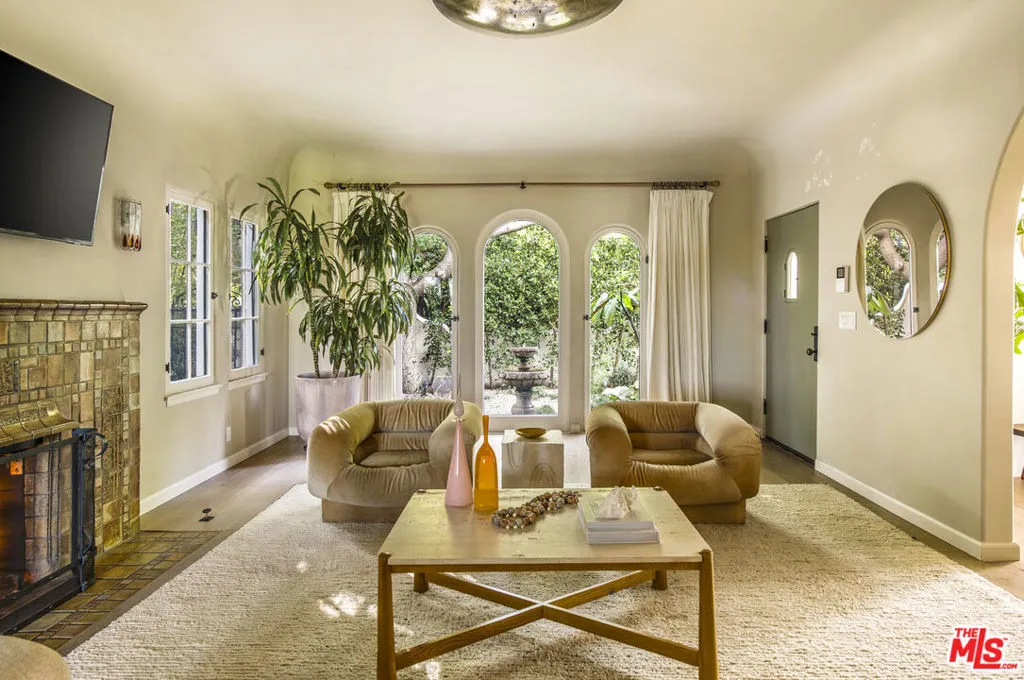 1982 N Normandie Avenue, Los Angeles, California 90027 home-pic-13