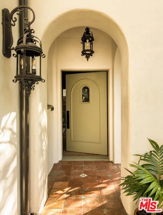 1982 N Normandie Avenue, Los Angeles, California 90027 home-pic-12