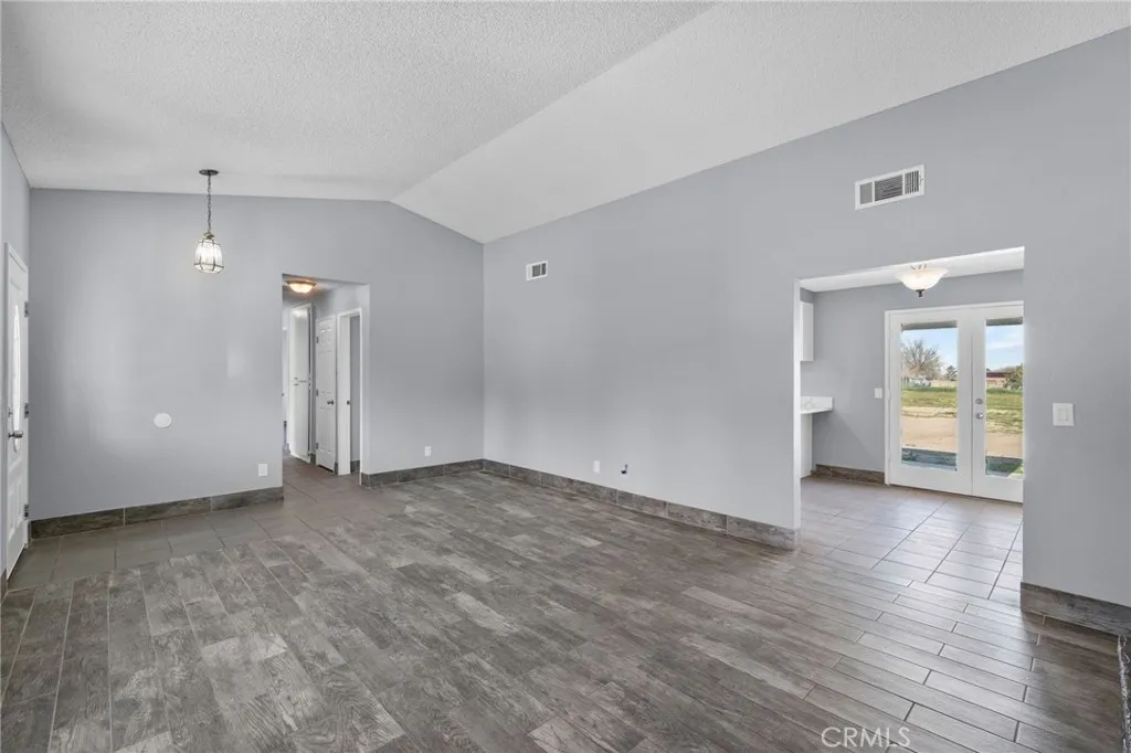 16124 Palm Street, Hesperia, California 92345 home-pic-10