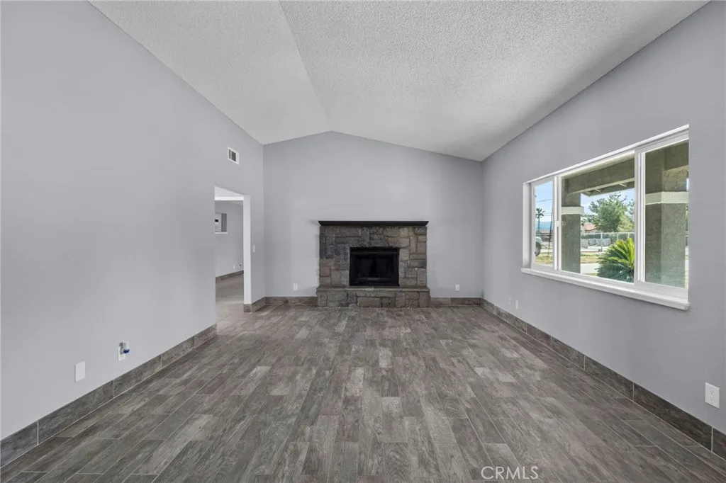 16124 Palm Street, Hesperia, California 92345 home-pic-5