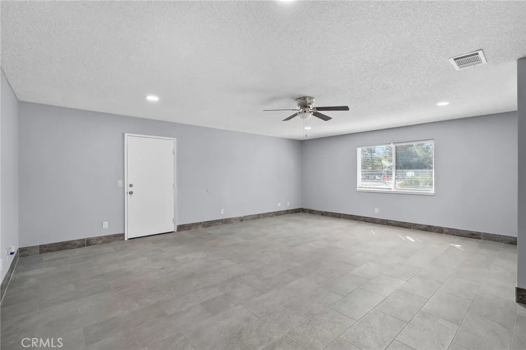 16124 Palm Street, Hesperia, California 92345 home-pic-15