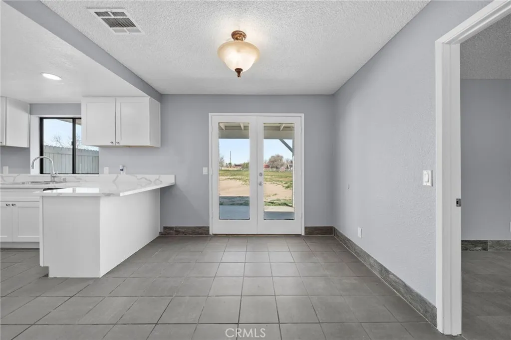 16124 Palm Street, Hesperia, California 92345 home-pic-11