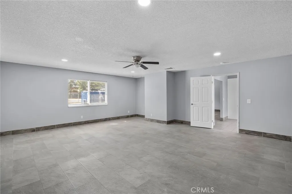 16124 Palm Street, Hesperia, California 92345 home-pic-16