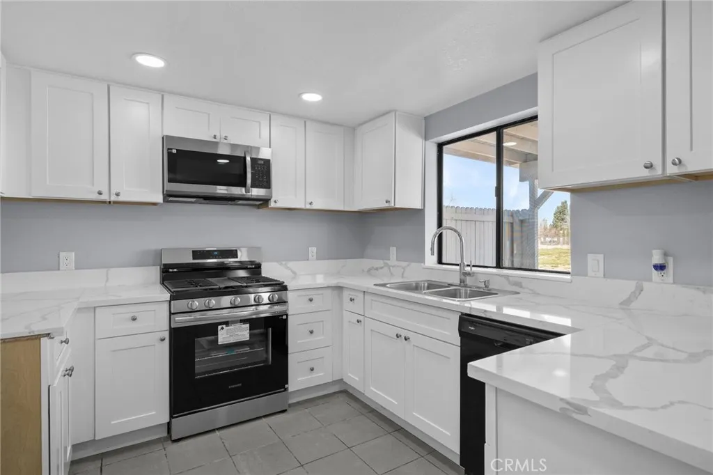 16124 Palm Street, Hesperia, California 92345 home-pic-4