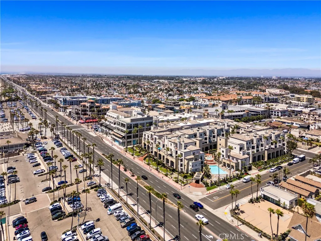 Downtown Huntington Beach, known for dining, shopping, and entertainment.