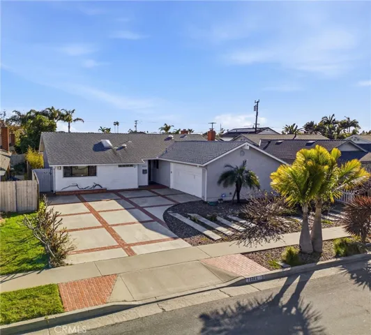 Quiet interior tract setting in the highly sought after Glen Mar Shores neighborhood.