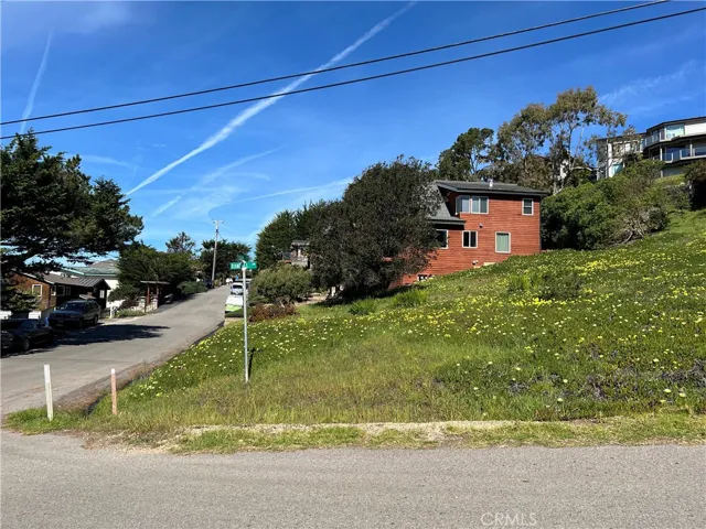 Looking North up Ogden Dr