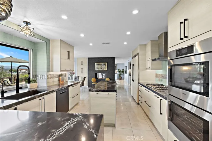 Kitchen - with mountain view - first floor