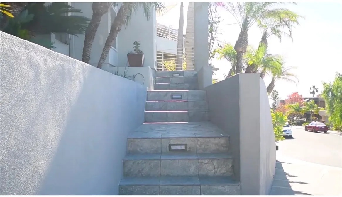 766 Pelican, Laguna Beach, California 92651 home-pic-3