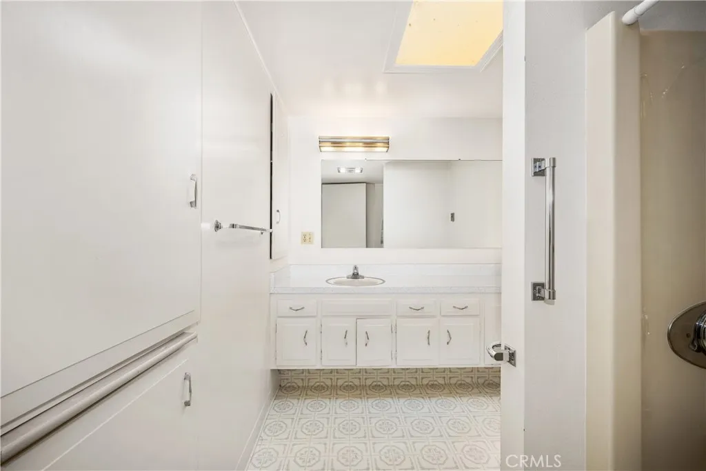 13751 St Andrews Drive 33j, Seal Beach, California 90740 home-pic-24