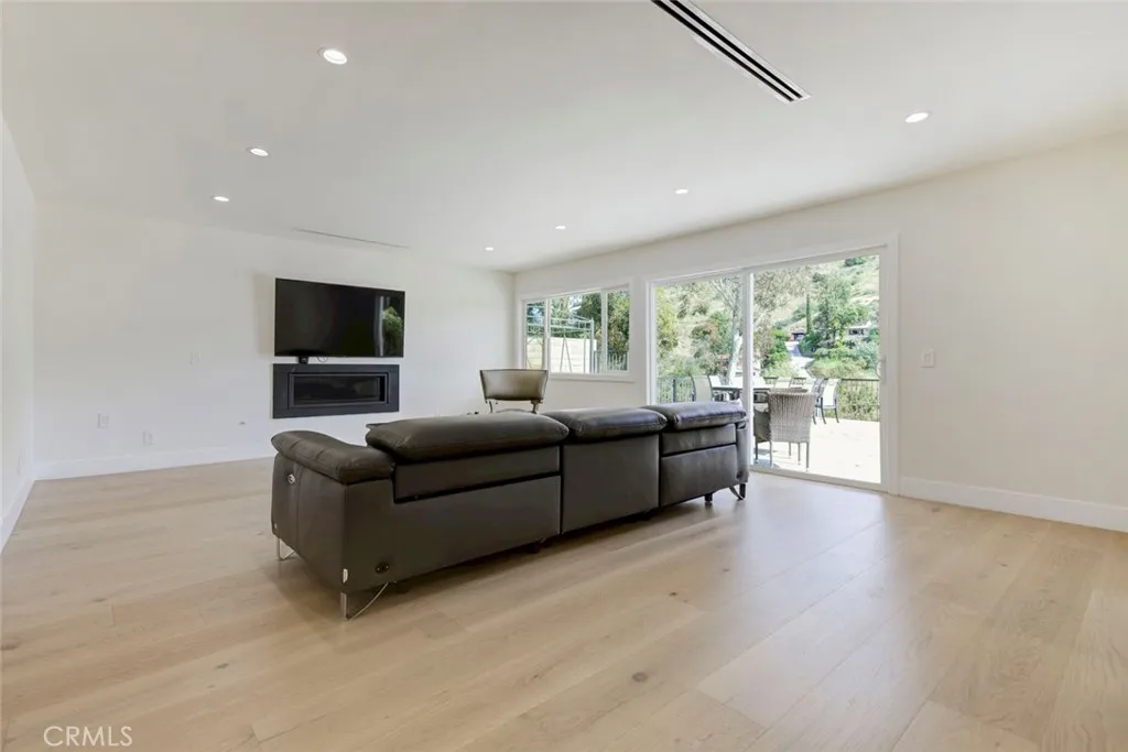 9726 Appaloosa, Sunland, California 91040 home-pic-12