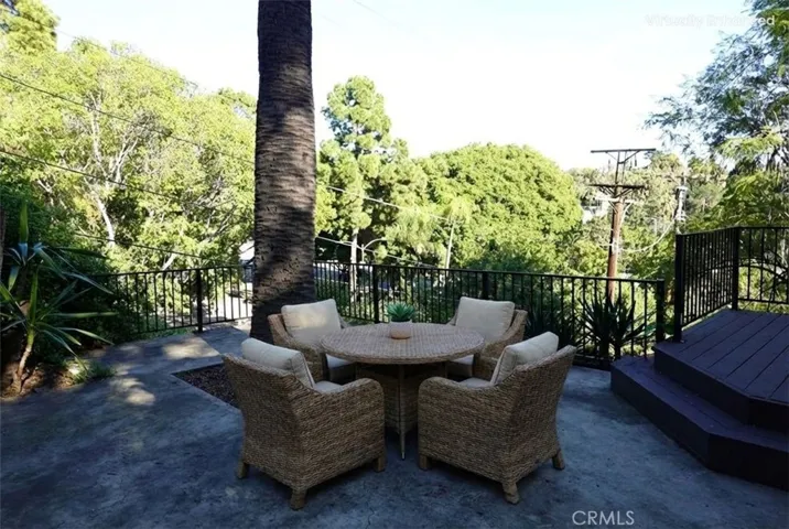 VIRTUALLY ENHANCED CONCRETE PATIO