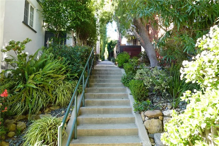 COMMUNITY STEPS IN ALTA LOMA TERRACE