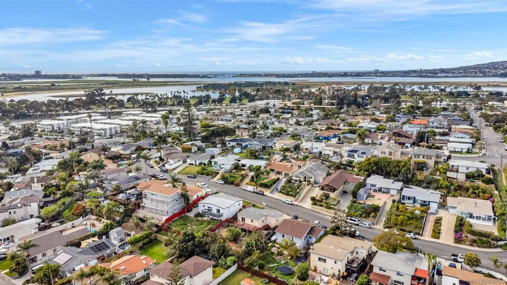 1527 Galveston St, San Diego, California 92110 home-pic-35