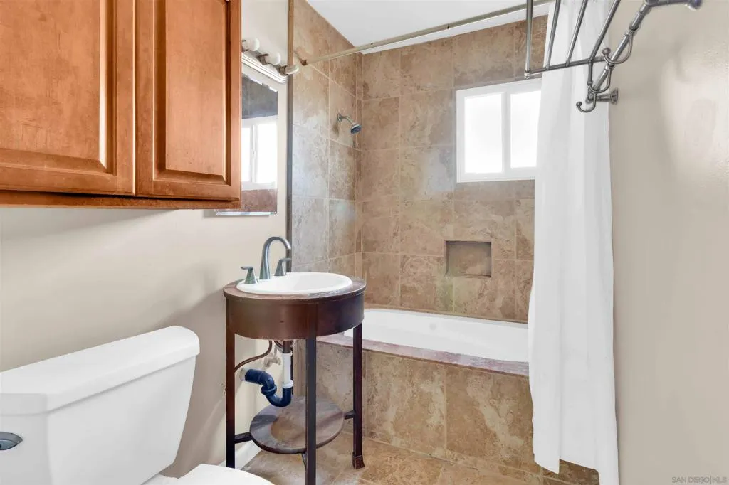 1527 Galveston St, San Diego, California 92110 home-pic-14