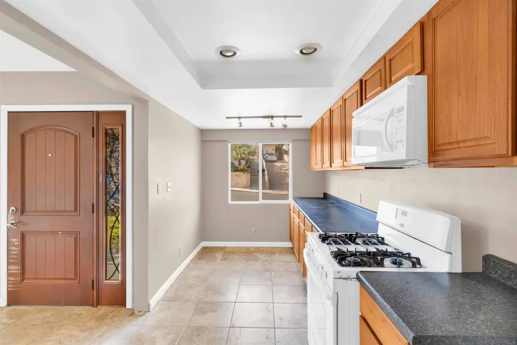 1527 Galveston St, San Diego, California 92110 home-pic-8