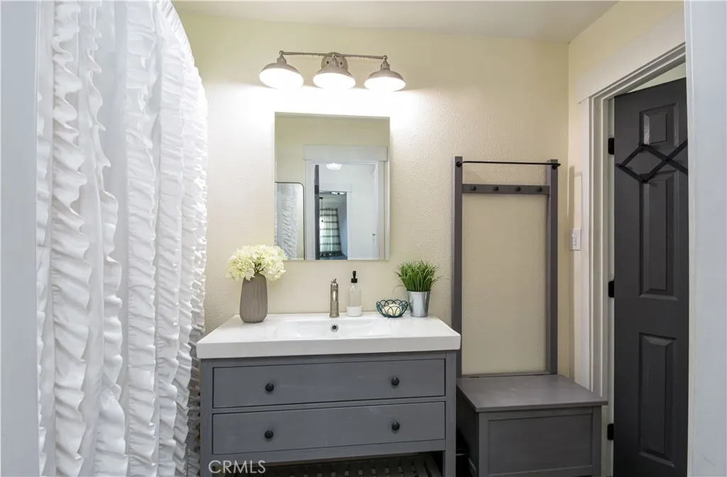 38090 Cary, Anza, California 92539 home-pic-17