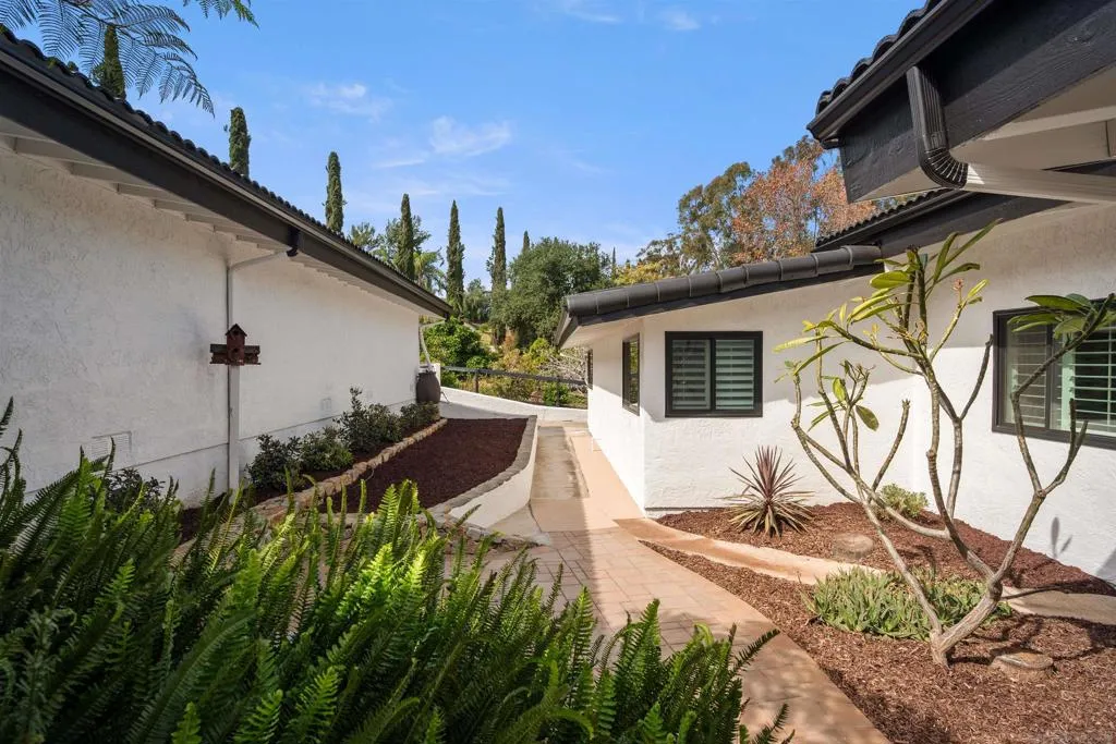 752 Singing Vista Drive, El Cajon, California 92019 home-pic-41