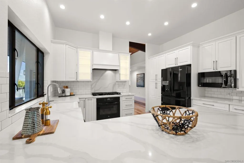 752 Singing Vista Drive, El Cajon, California 92019 home-pic-12