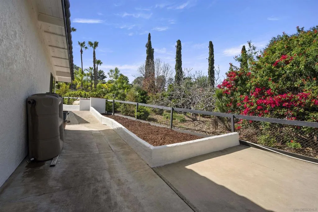 752 Singing Vista Drive, El Cajon, California 92019 home-pic-46