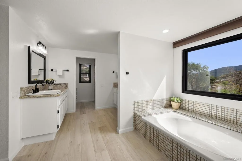 752 Singing Vista Drive, El Cajon, California 92019 home-pic-22