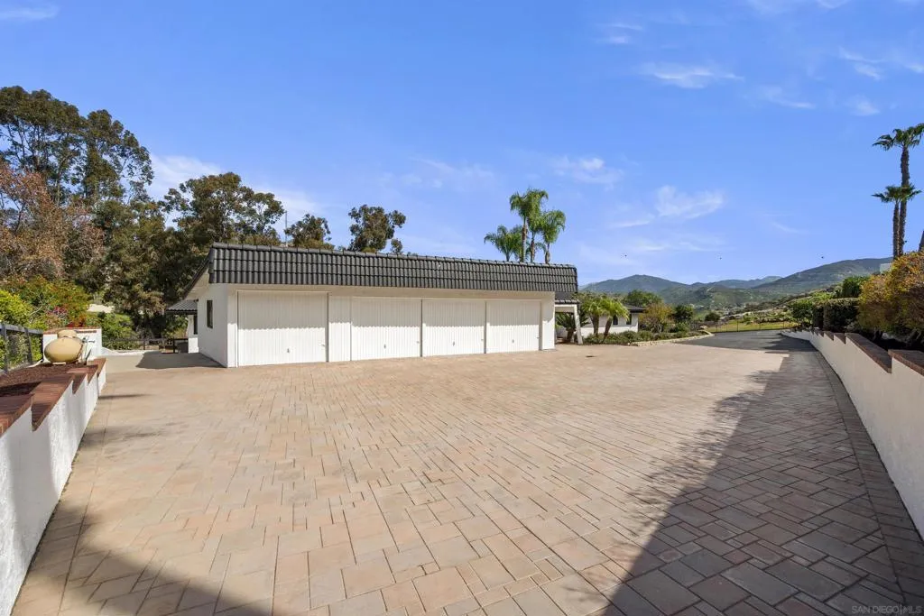 752 Singing Vista Drive, El Cajon, California 92019 home-pic-42