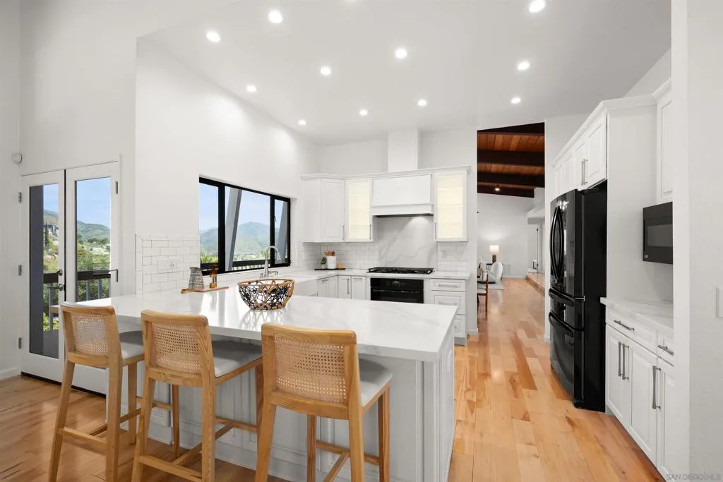 752 Singing Vista Drive, El Cajon, California 92019 home-pic-14