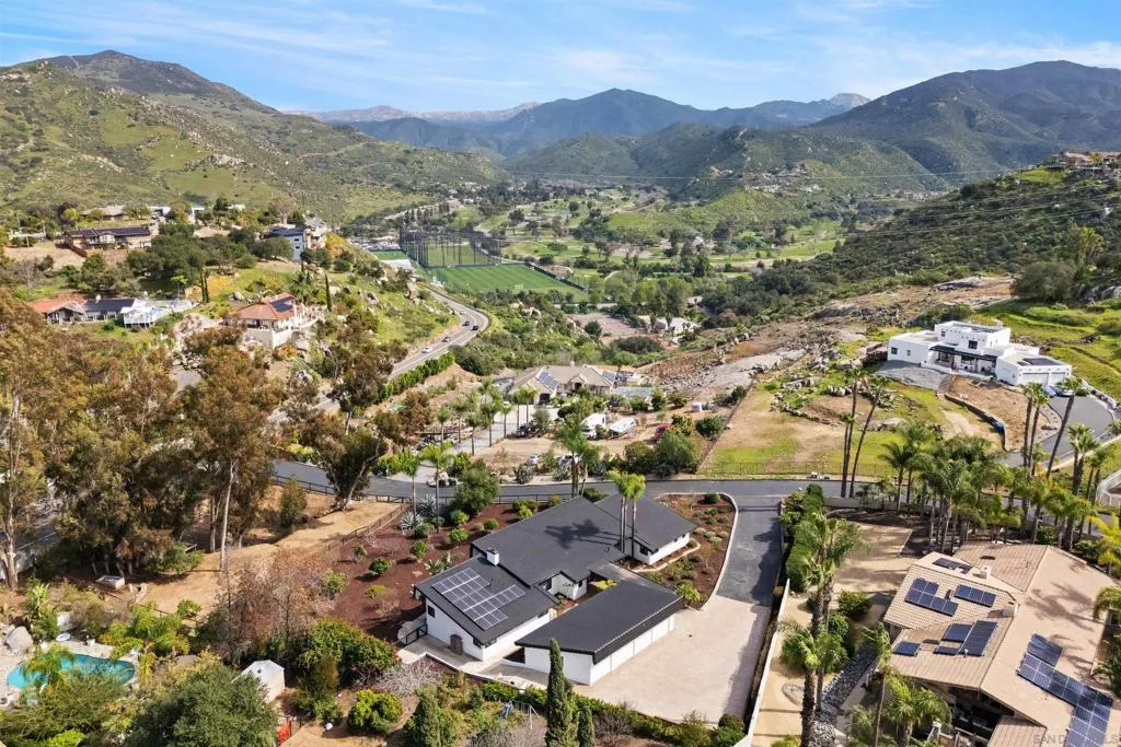 752 Singing Vista Drive, El Cajon, California 92019 home-pic-58