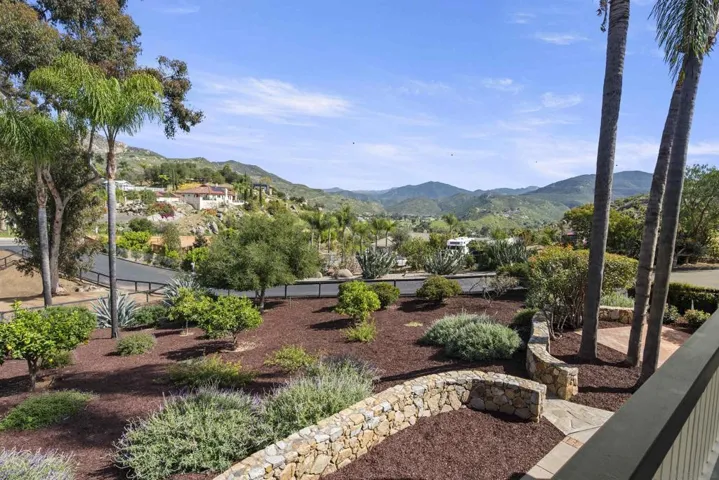 752 Singing Vista Drive, El Cajon, California 92019