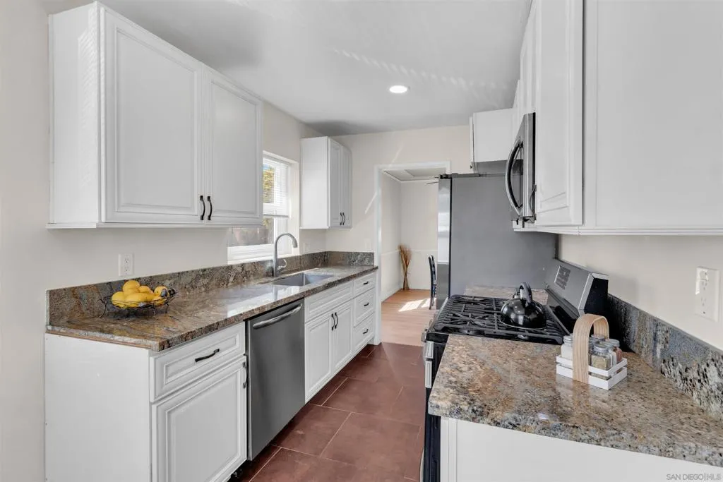 4985 Lucille Dr, San Diego, California 92115 home-pic-7