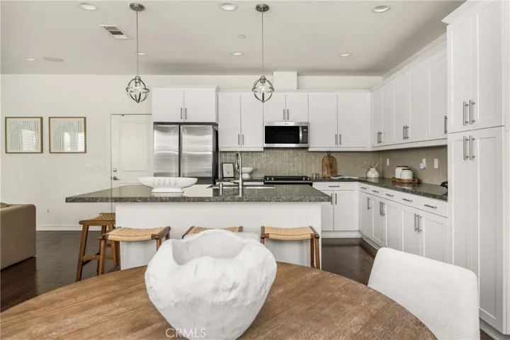Gourmet kitchen