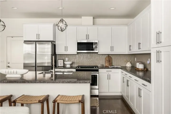 Highly functional chefs kitchen