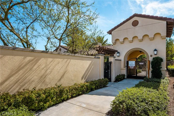 The private entry to Riverdale Pool Clubhouse and facilities