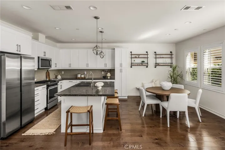 Premium stainless-steel appliances and finishes