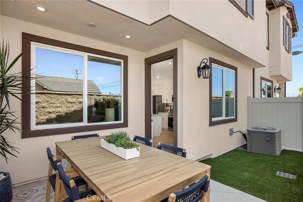 7022 Solara Way, Westminster, California 92683 home-pic-1