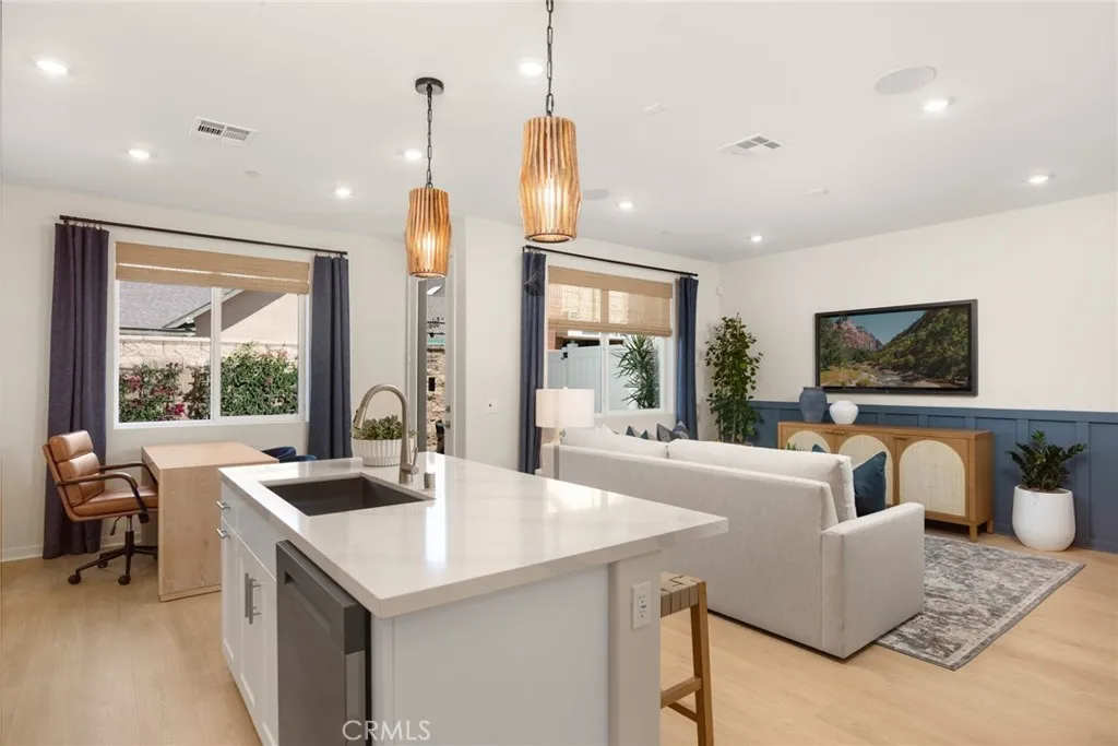 7022 Solara Way, Westminster, California 92683 home-pic-3