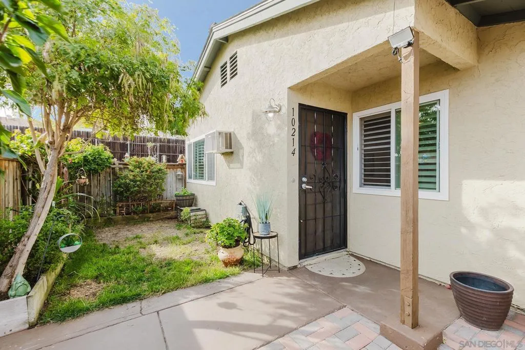 10214 Michala Pl, Santee, California 92071 home-pic-1